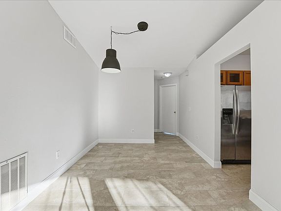 5th image of 1037 Chambord Ct