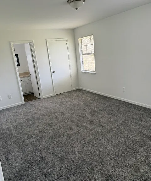 2430 Hampstead Dr — Photo 11
