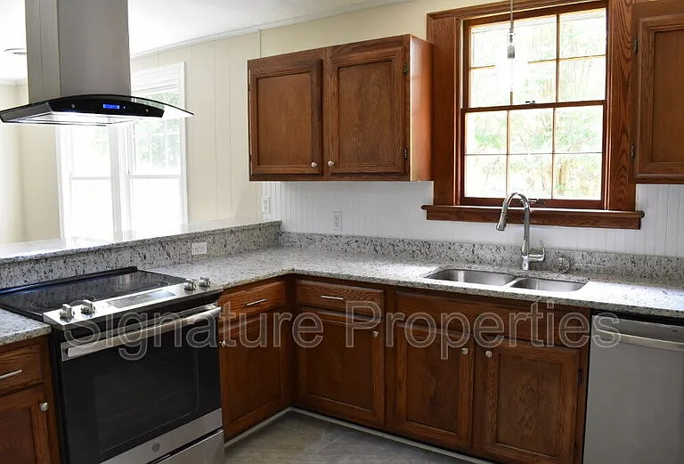 8304 Michael Rd — Photo 5