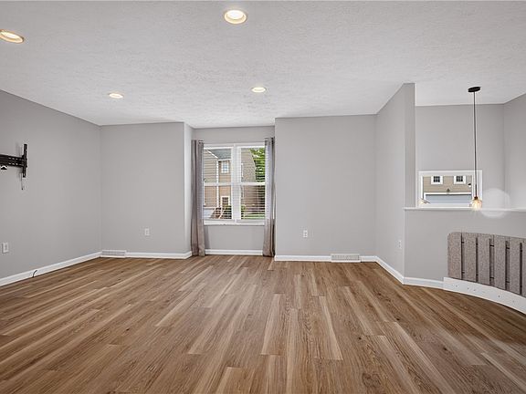 5th image of 2659 Hunters Point Dr