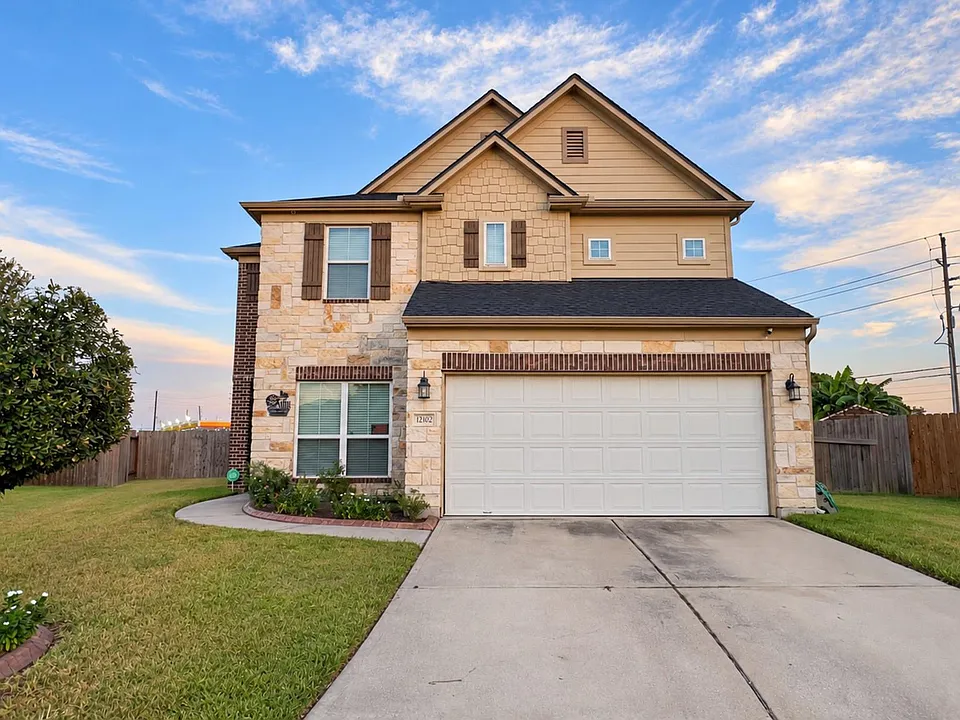 12102 Kings Fall Dr