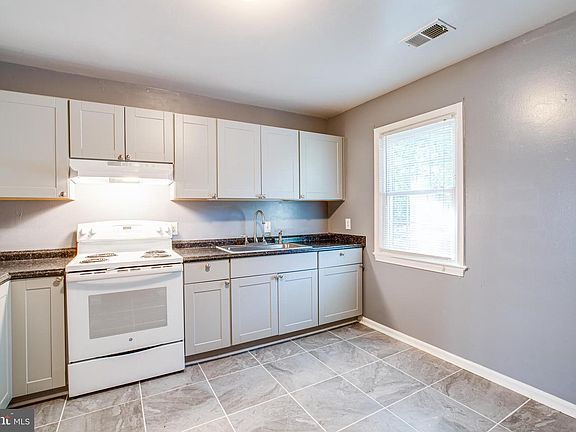 4th image of 738 Olde Greenwich Cir