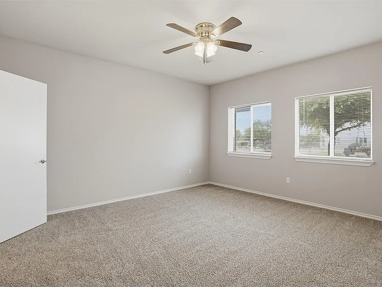514 E Hazelwood St #B — Photo 19