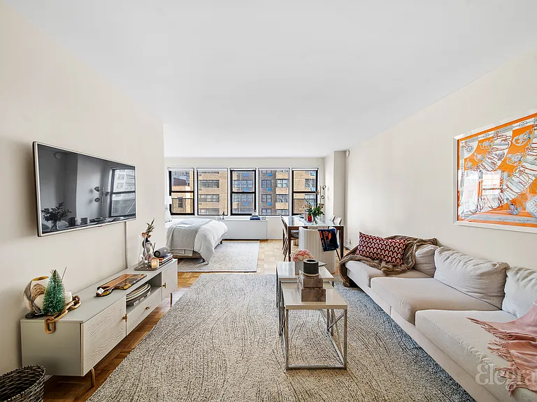 355 E 72nd St #11G — Photo 1