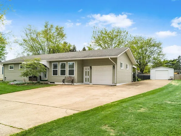 220 Meadow Dr, Circleville, OH 43113