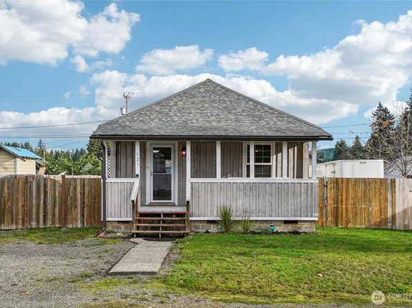 121 3rd Street NW, Carbonado, WA 98323