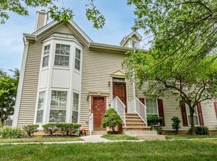 255 Columbus Dr, Franklin Park, NJ 08823