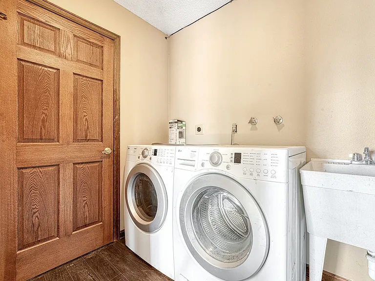 7932 E Windcrest Row — Photo 15