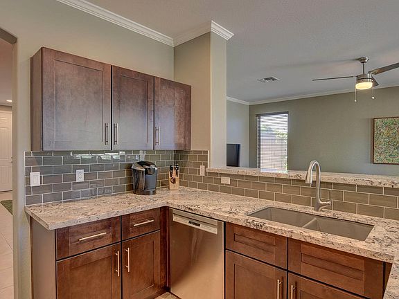 4th image of 3546 E Meadowview Dr