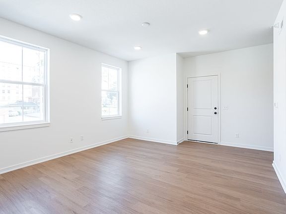 5th image of 910 2nd Ave S #101