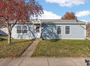 2432 Whispering Meadow Dr, Iowa City, IA 52240