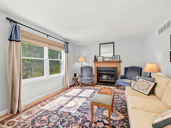 5th image of 144 Shepherd Ln
