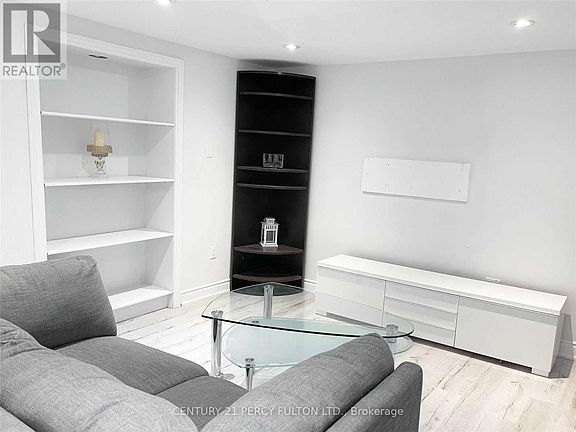 2nd image of 35 Ashland Cres #Basement