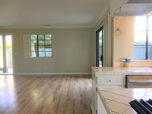 4th image of 1225 N Broadway N #27