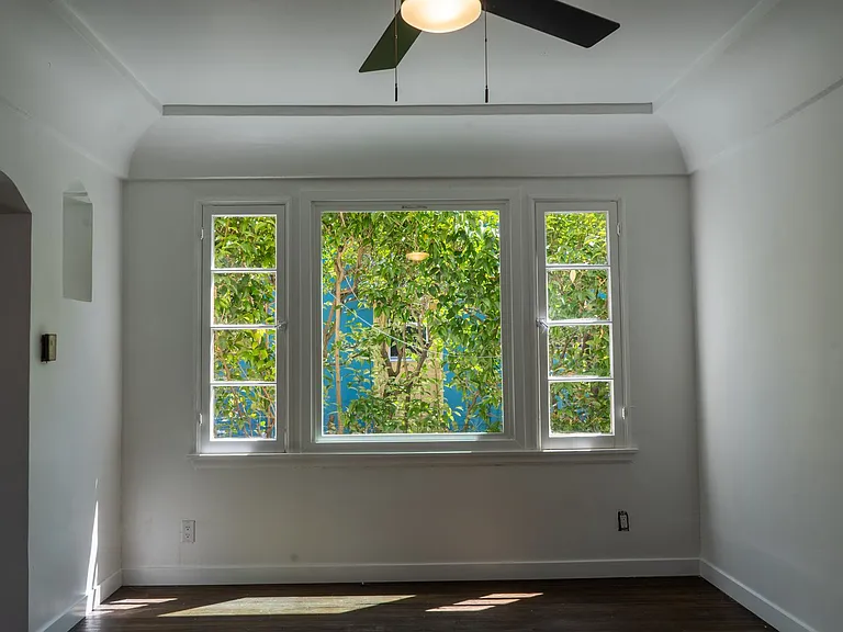 1521 S Stanley Ave — Photo 10
