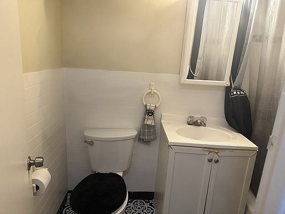 4th image of 154 2nd St APT 107