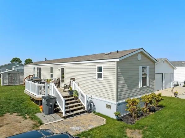 3970 Blue Bell Dr, Minot, ND 58701