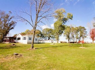 3203 Coggon Rd, Coggon, IA 52218