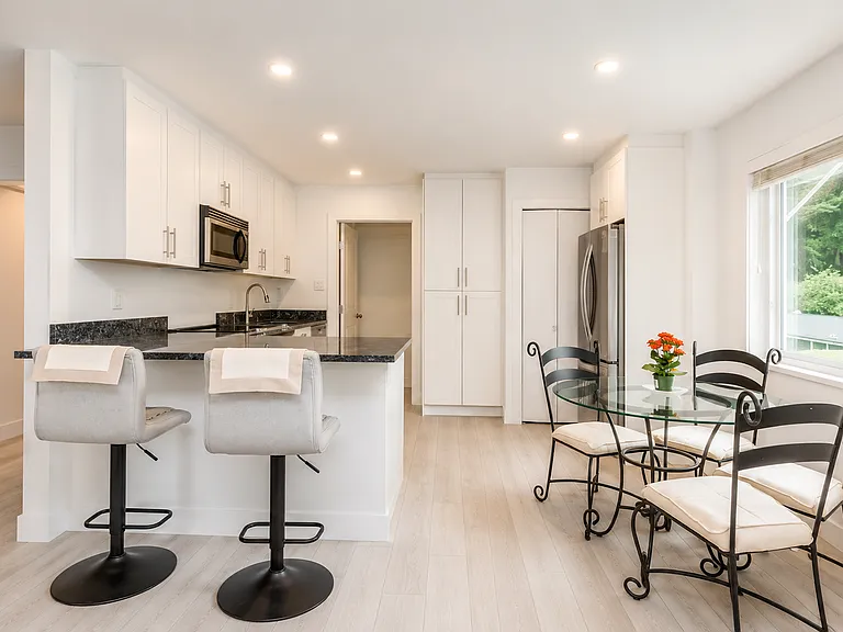512 W 21st St — Photo 5