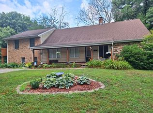 11087 Robin Ln, Athens, IL 62613