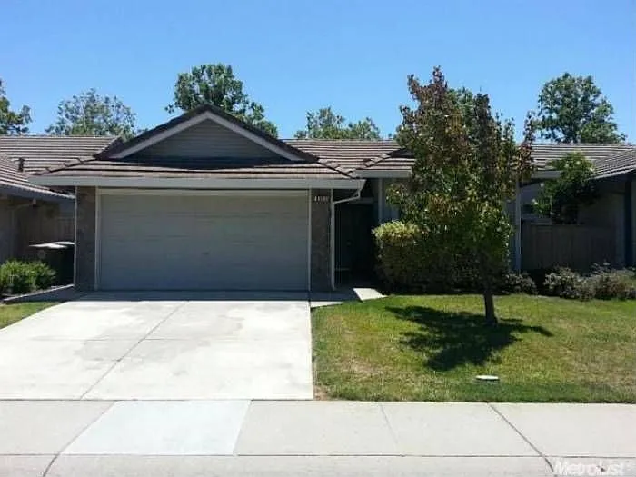 8996 E Valley Dr photo 1