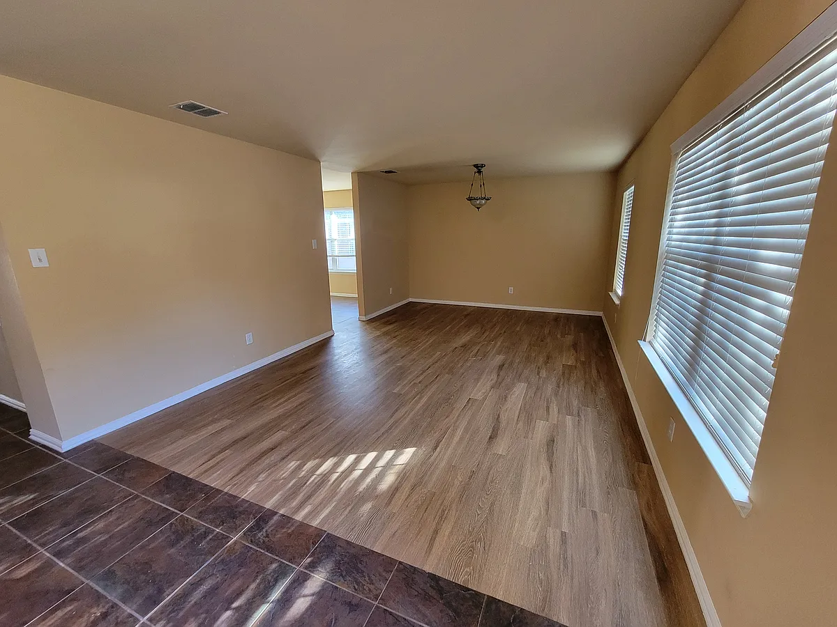 Building Photo - 614 Rolling Meadows Dr
