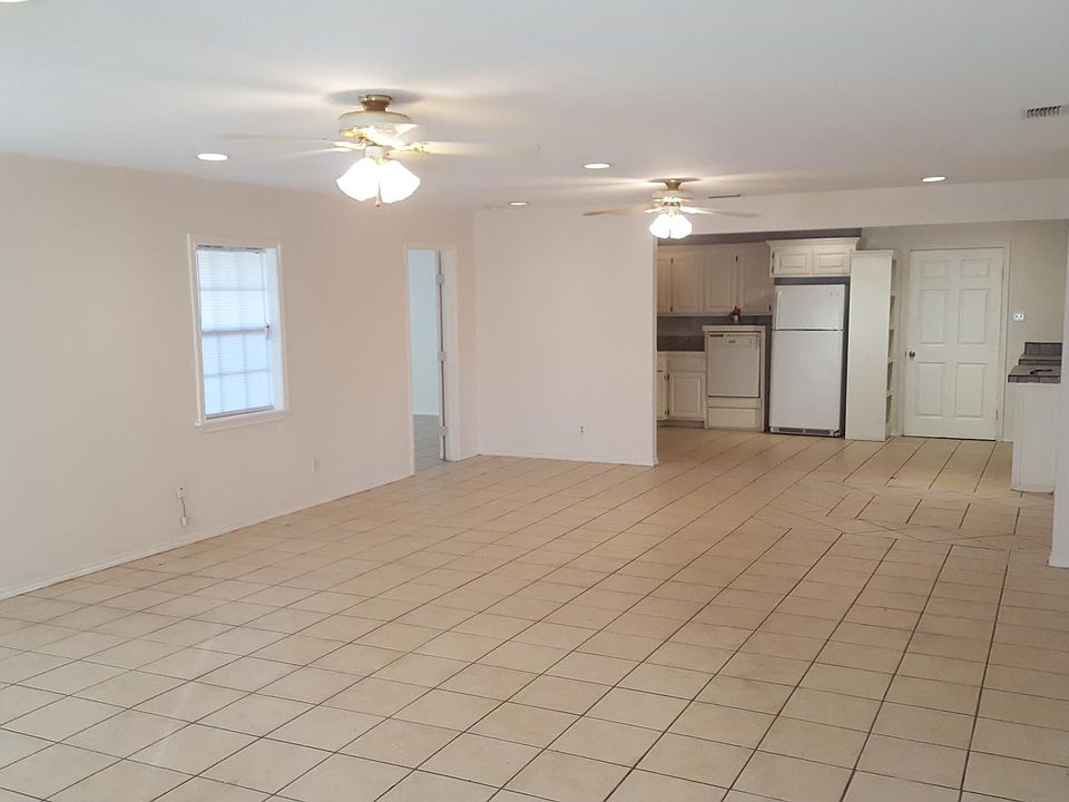 1st image of 606 W Darrell Wayne Shipp St