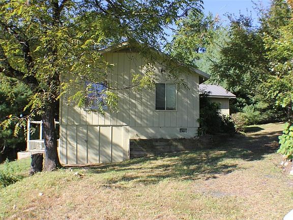 3rd image of 22 Glen Pine Ln