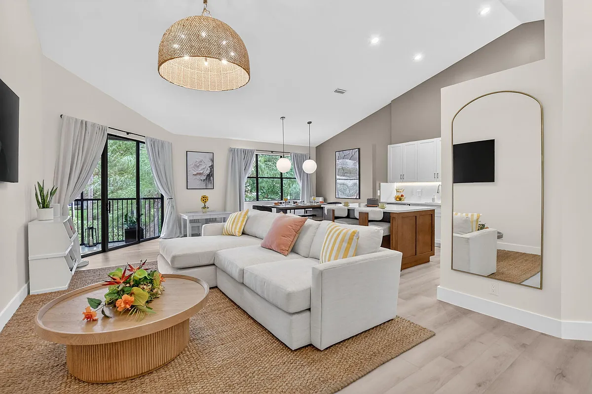 Photo 1 of 36 - 5801 Coach House Cir #E - Boca Raton, FL Primary Photo - 5801 Coach House Cir #E