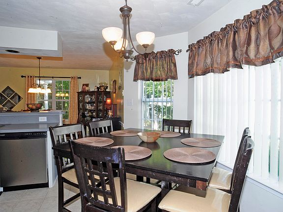 4th image of 2990 Sugar Maple Dr