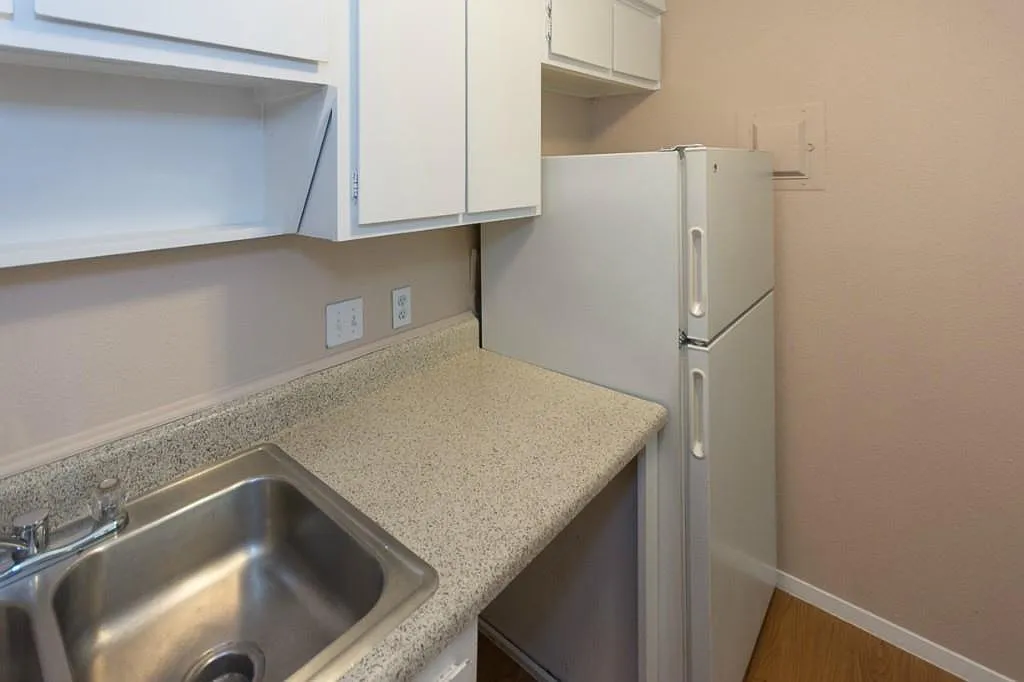 Studio, 1.0 bath, 400 sqft, $725 — Photo 2