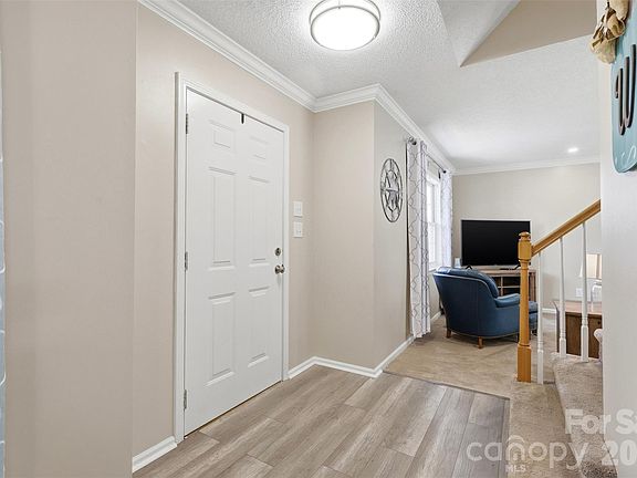 4th image of 140 Silver Birch Ln