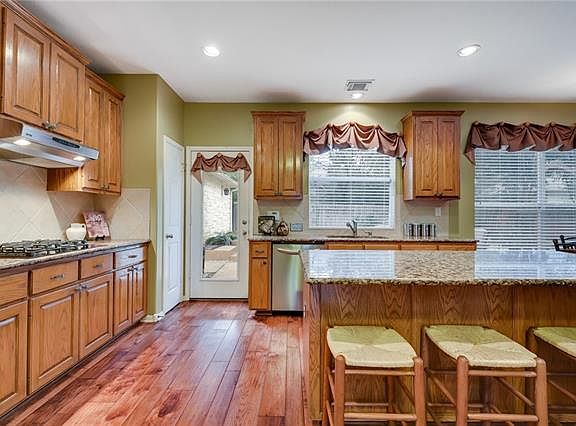 4th image of 11208 Sacahuista Ct