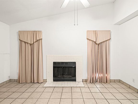 3rd image of 3900 Woodchase Dr APT 138