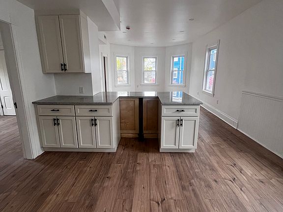 5th image of 19 Reeves St #2