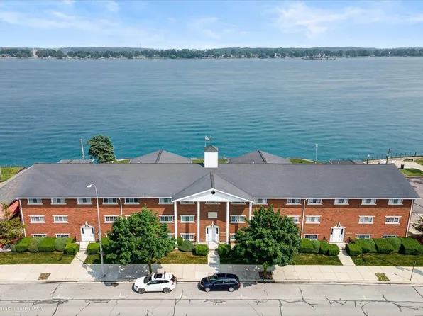 155 S Water St APT 306, Marine City, MI 48039