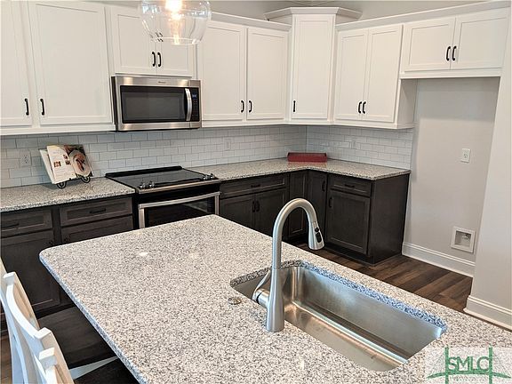 2nd image of 8 Scarlet Maple Lane