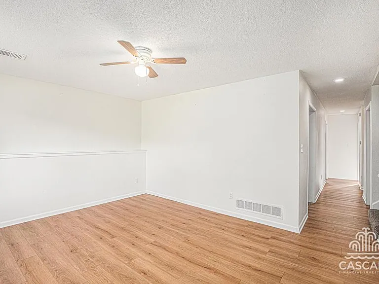 639 N Queen Ridge Ct — Photo 2