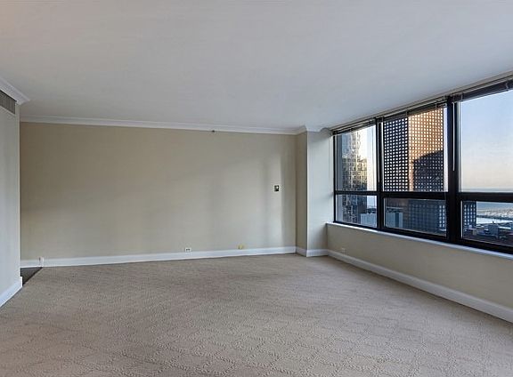 5th image of 400 E Ohio St Fl 1