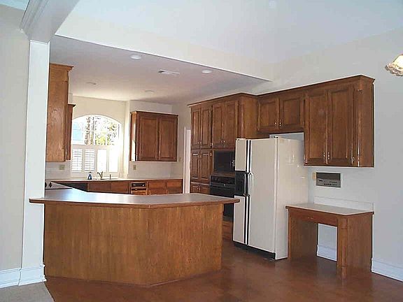 2nd image of 921 Cat Hollow Dr