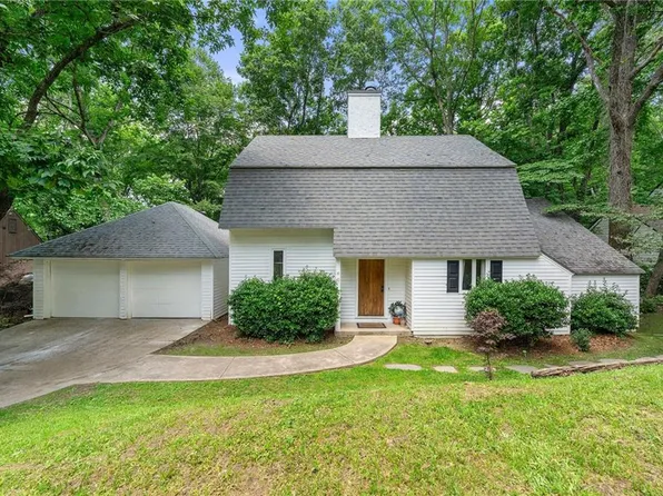 4018 Dunbarton Way NE, Roswell, GA 30075