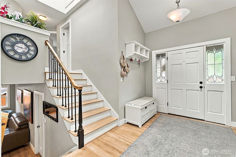 5th image of 425 Jasmine Place NW