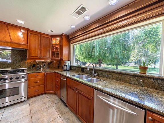 255 Howell Ave Interior-13