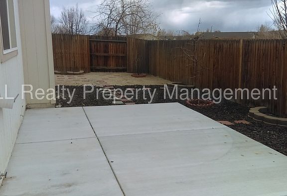 3rd image of 1125 Mountain Rose Dr
