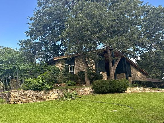 3rd image of 1805 Mid Pines Ct