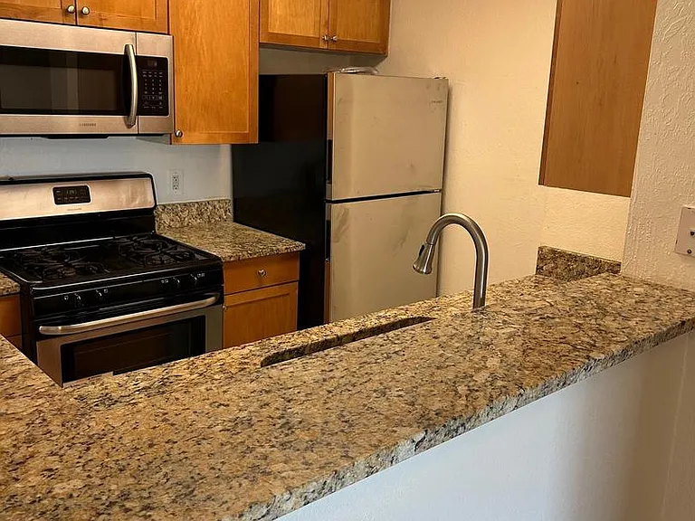 75 S Reynolds St #212 — Photo 3