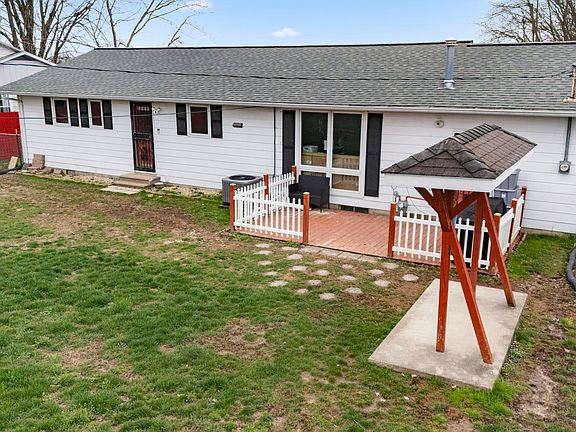 5th image of 120 E Lovers Ln
