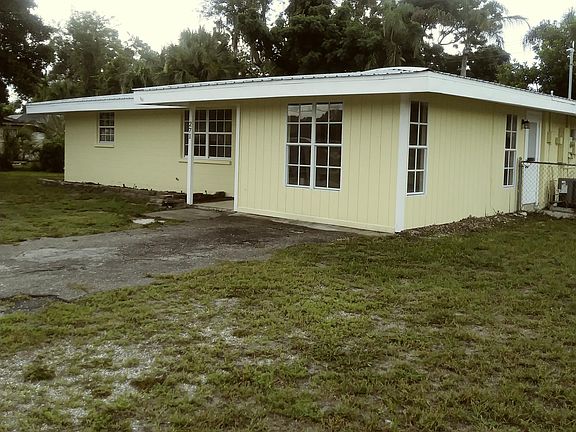 3rd image of 271 Lakeview Ln