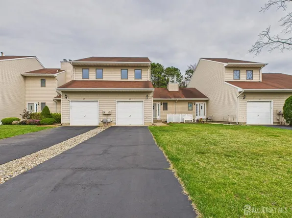 27 S Sailors Quay Dr, Brick, NJ 08723
