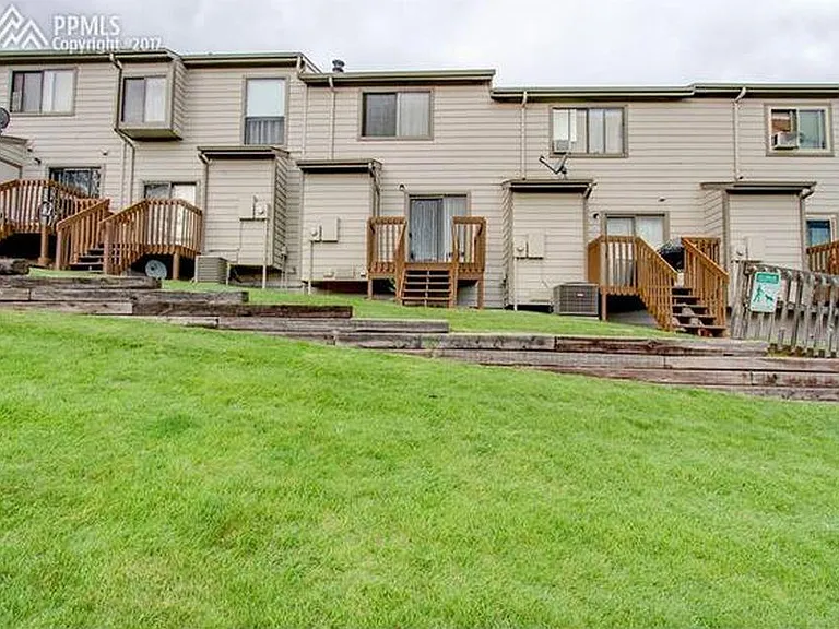 5517 Mansfield Ct — Photo 2